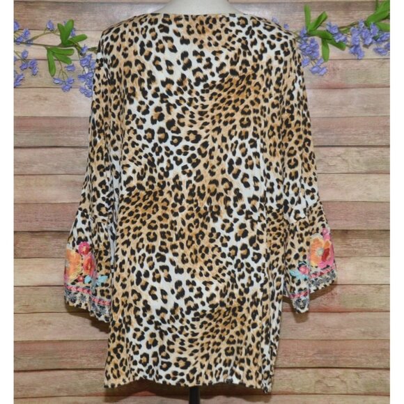 Savanna Jane Cheetah Print 3/4 Bell Sleeve Embroidered Floral Blouse Top Size 3X - Picture 8 of 12
